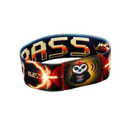 Static photo of the wristband’s front, displaying red-orange feather gradient print and a green NFC tag with an owl graphic.